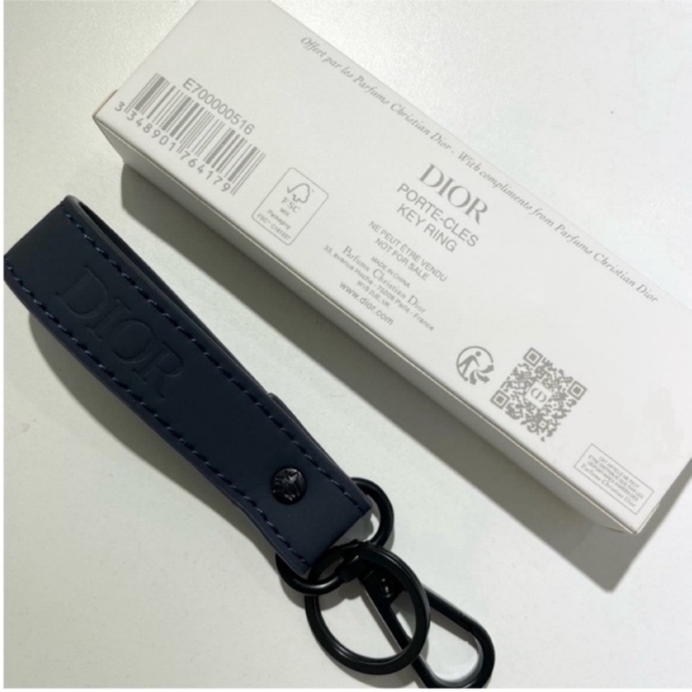 Dior beauty gift keychain
